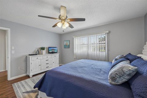 Condo in Bradenton, Florida, 2 bedrooms № 2109822 - photo 18