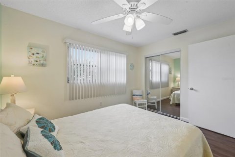 Condo in Bradenton, Florida, 2 bedrooms № 2109822 - photo 16