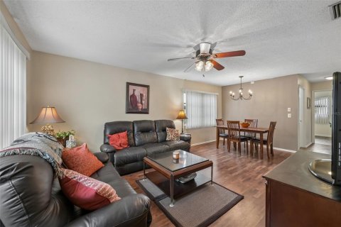 Condo in Bradenton, Florida, 2 bedrooms № 2109822 - photo 5