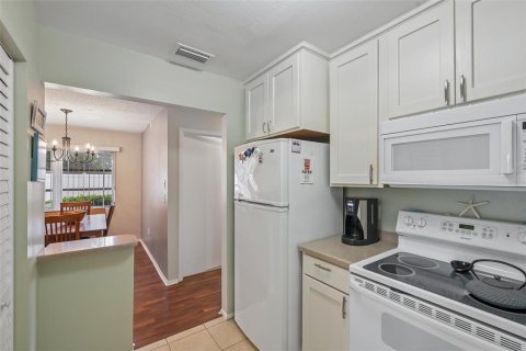 Condo in Bradenton, Florida, 2 bedrooms № 2109822 - photo 10