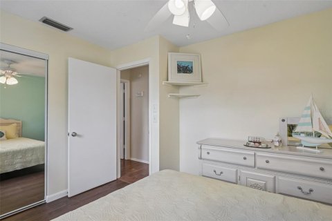Condo in Bradenton, Florida, 2 bedrooms № 2109822 - photo 15