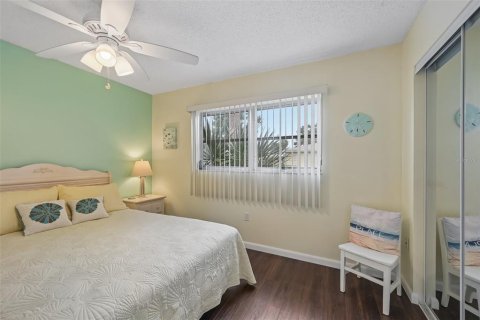 Condo in Bradenton, Florida, 2 bedrooms № 2109822 - photo 14