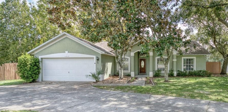 Villa ou maison à Clermont, Floride 3 chambres, 142.42 m2 № 2391482
