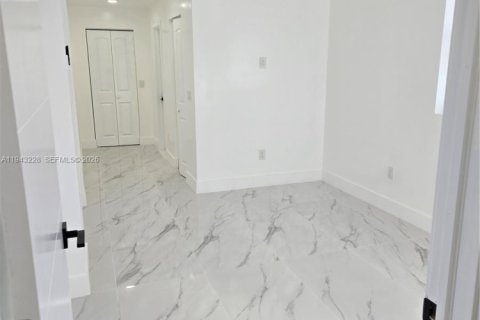 Villa ou maison à louer à North Miami, Floride: 2 chambres, 82.68 m2 № 1999615 - photo 3