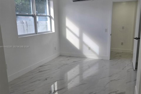 Villa ou maison à louer à North Miami, Floride: 2 chambres, 82.68 m2 № 1999615 - photo 4