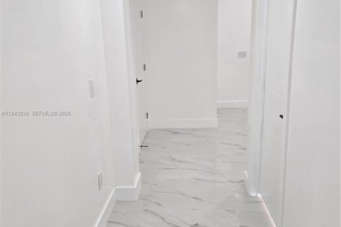 Villa ou maison à North Miami, Floride 2 chambres, 82.68 m2 № 1999615