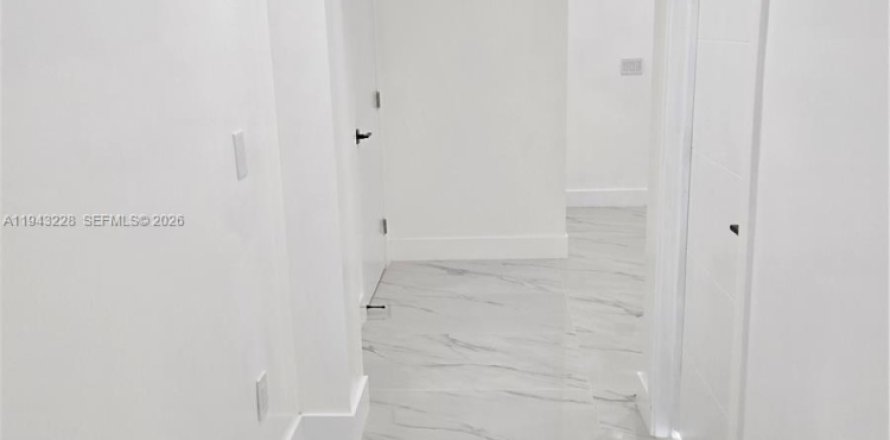 Villa ou maison à North Miami, Floride 2 chambres, 82.68 m2 № 1999615