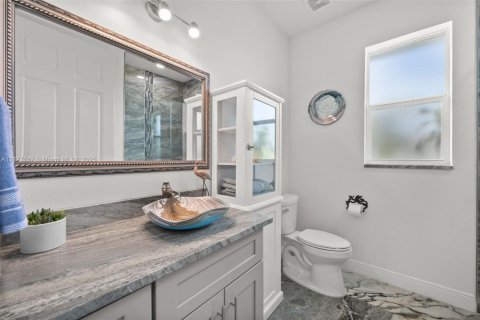 House in Cape Coral, Florida 3 bedrooms, 204.38 sq.m. № 1923177 - photo 26