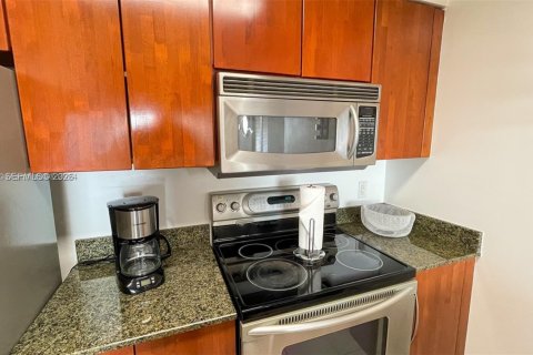 Condo in Miami, Florida, 3 bedrooms № 2256314 - photo 16