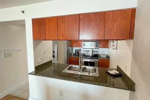 Condo in Miami, Florida, 3 bedrooms № 2256314 - photo 18