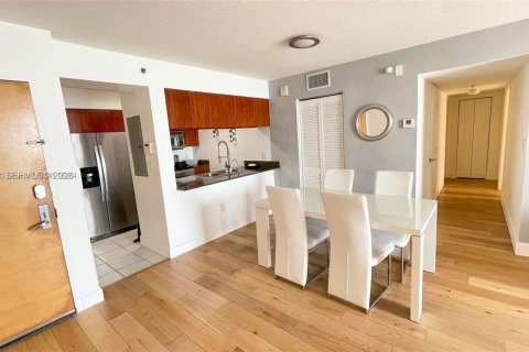 Condo in Miami, Florida, 3 bedrooms № 2256314 - photo 14
