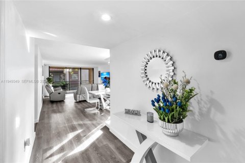 Condo in Miami, Florida, 1 bedroom № 2009497