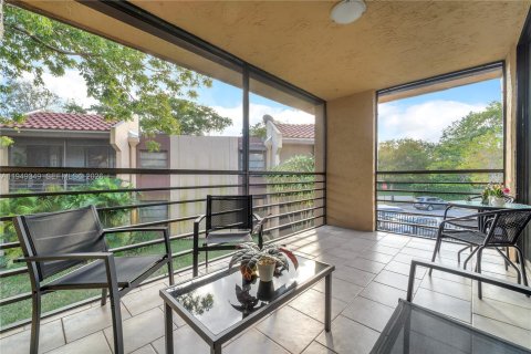 Condo in Miami, Florida, 1 bedroom  № 2009497 - photo 6