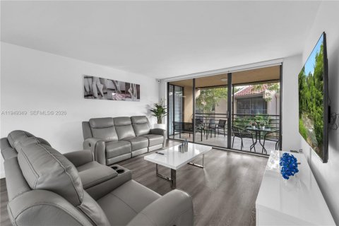 Condo in Miami, Florida, 1 bedroom  № 2009497 - photo 5