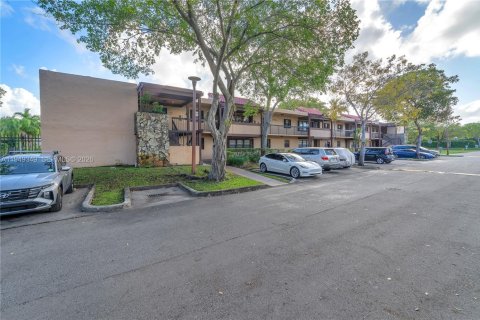 Condo in Miami, Florida, 1 bedroom  № 2009497 - photo 17