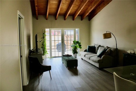 Townhouse in Pembroke Pines, Florida 2 bedrooms, 111.11 sq.m. № 2021360 - photo 3