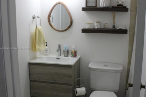 Townhouse in Pembroke Pines, Florida 2 bedrooms, 111.11 sq.m. № 2021360 - photo 6