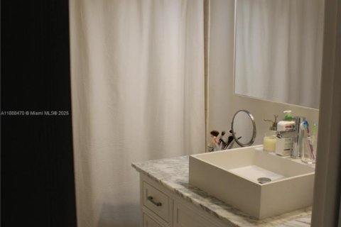 Townhouse in Pembroke Pines, Florida 2 bedrooms, 111.11 sq.m. № 2021360 - photo 7