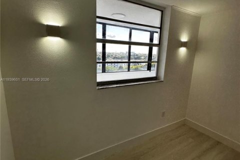 Apartamento en alquiler en Miami, Florida, 2 dormitorios, 96.34 m2 № 1996994 - foto 30