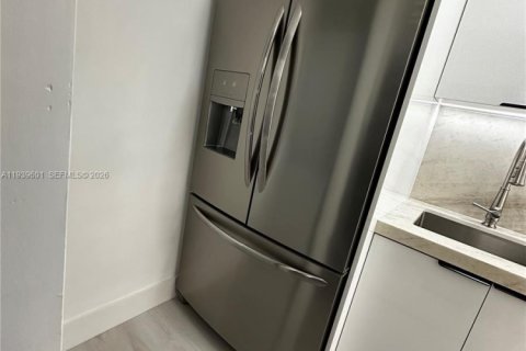 Apartamento en alquiler en Miami, Florida, 2 dormitorios, 96.34 m2 № 1996994 - foto 10