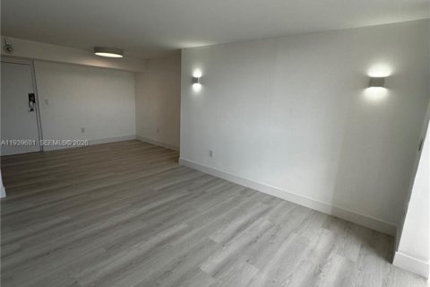 Apartamento en alquiler en Miami, Florida, 2 dormitorios, 96.34 m2 № 1996994 - foto 13