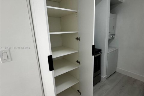 Apartamento en alquiler en Miami, Florida, 2 dormitorios, 96.34 m2 № 1996994 - foto 7