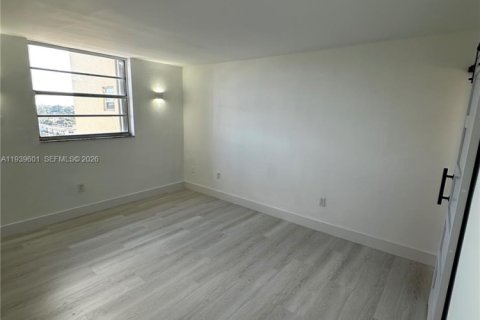 Apartamento en alquiler en Miami, Florida, 2 dormitorios, 96.34 m2 № 1996994 - foto 19