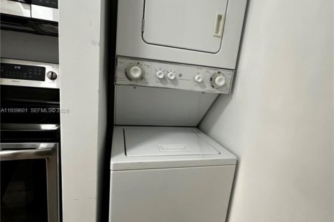 Apartamento en alquiler en Miami, Florida, 2 dormitorios, 96.34 m2 № 1996994 - foto 9