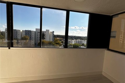 Apartamento en alquiler en Miami, Florida, 2 dormitorios, 96.34 m2 № 1996994 - foto 15
