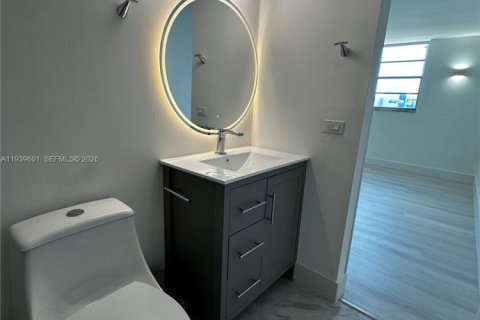 Apartamento en alquiler en Miami, Florida, 2 dormitorios, 96.34 m2 № 1996994 - foto 25