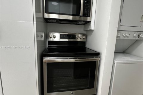 Apartamento en alquiler en Miami, Florida, 2 dormitorios, 96.34 m2 № 1996994 - foto 8