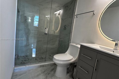 Apartamento en alquiler en Miami, Florida, 2 dormitorios, 96.34 m2 № 1996994 - foto 23