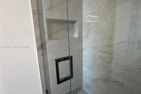 Apartamento en alquiler en Miami, Florida, 2 dormitorios, 96.34 m2 № 1996994 - foto 27