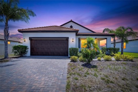 House in Wimauma, Florida 2 bedrooms, 163.6 sq.m. № 2204053