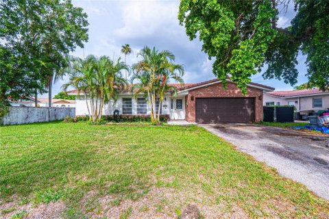 House in Coral Springs, Florida 4 bedrooms, 193.89 sq.m. № 1830802 - photo 1