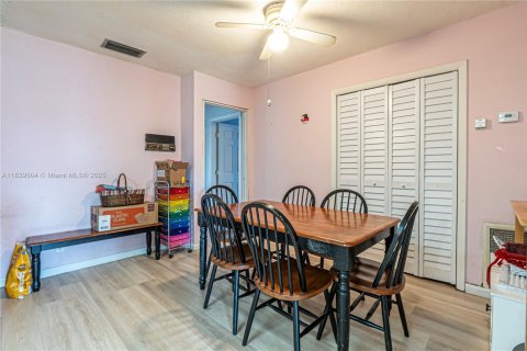 House in Coral Springs, Florida 4 bedrooms, 193.89 sq.m. № 1830802 - photo 6