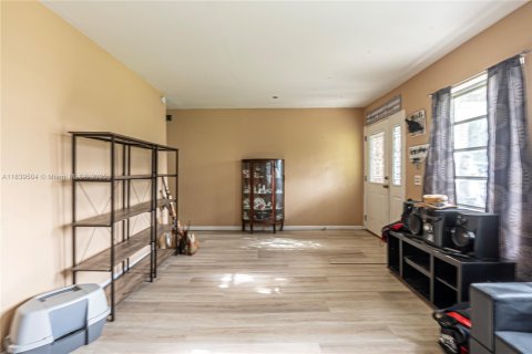 House in Coral Springs, Florida 4 bedrooms, 193.89 sq.m. № 1830802 - photo 2