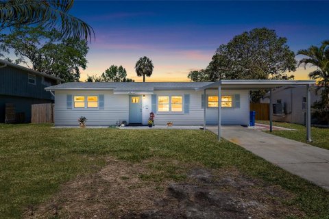 Casa en venta en Saint Petersburg, Florida, 3 dormitorios, 120.4 m2 № 1581824 - foto 1