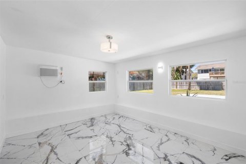 Casa en venta en Saint Petersburg, Florida, 3 dormitorios, 120.4 m2 № 1581824 - foto 11