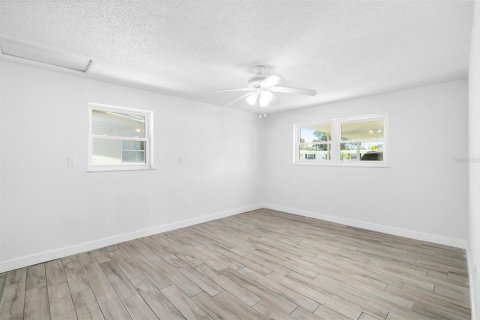 Casa en venta en Saint Petersburg, Florida, 3 dormitorios, 120.4 m2 № 1581824 - foto 12
