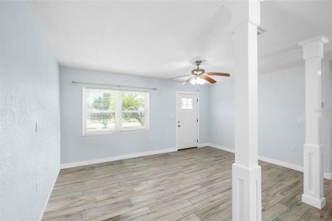 Casa en venta en Saint Petersburg, Florida, 3 dormitorios, 120.4 m2 № 1581824 - foto 6