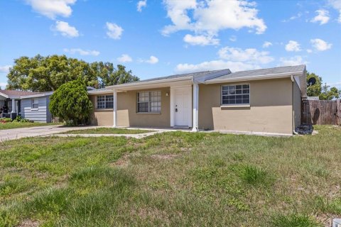 House in Port Richey, Florida 3 bedrooms, 115.57 sq.m. № 1755224 - photo 3