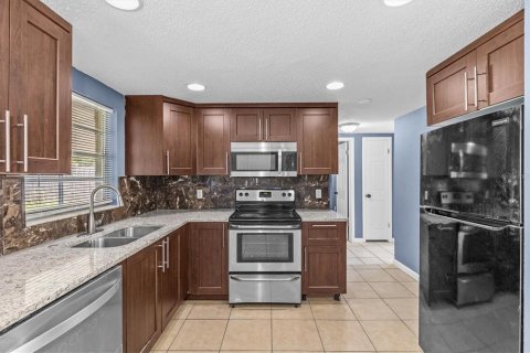 House in Port Richey, Florida 3 bedrooms, 115.57 sq.m. № 1755224 - photo 12