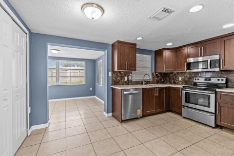 House in Port Richey, Florida 3 bedrooms, 115.57 sq.m. № 1755224 - photo 9