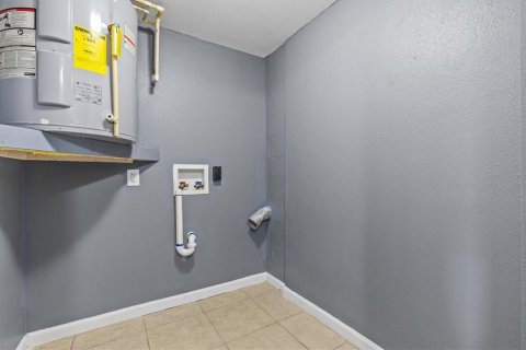 House in Port Richey, Florida 3 bedrooms, 115.57 sq.m. № 1755224 - photo 26
