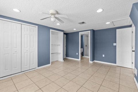 House in Port Richey, Florida 3 bedrooms, 115.57 sq.m. № 1755224 - photo 16