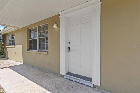 House in Port Richey, Florida 3 bedrooms, 115.57 sq.m. № 1755224 - photo 4