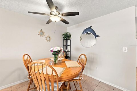Condo in Cocoa Beach, Florida, 2 bedrooms  № 2267319 - photo 10