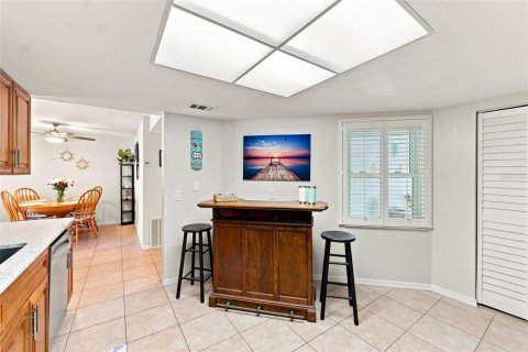 Condo in Cocoa Beach, Florida, 2 bedrooms  № 2267319 - photo 16