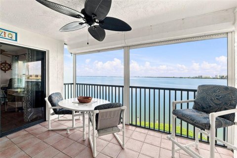 Condo in Cocoa Beach, Florida, 2 bedrooms  № 2267319 - photo 27